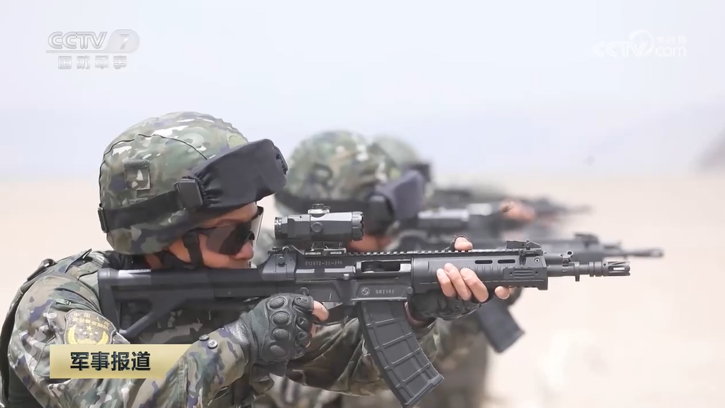“水墨云纹”迷彩+192短突，武警新疆特战部队有点不一样(2) 