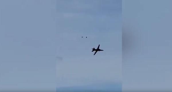 美国航展一架米格-23战机坠毁：飞行员全数弹射逃生 画面曝光(1) 