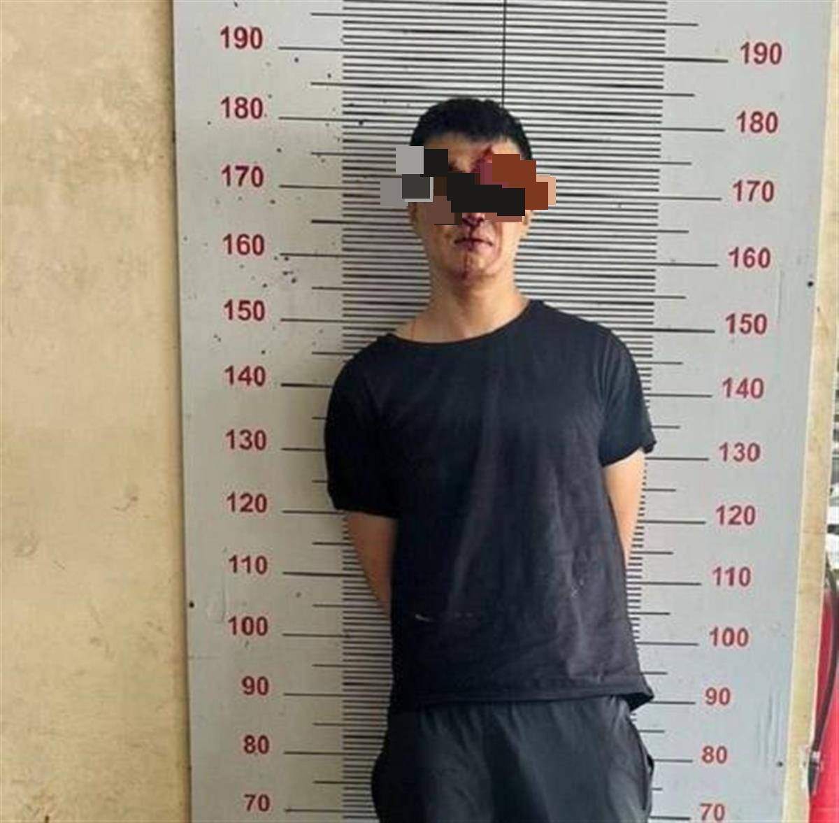 2名中国男子在柬埔寨绑架同胞勒索100万美元，柬警方开枪击伤嫌疑人解救被绑男子(2) 