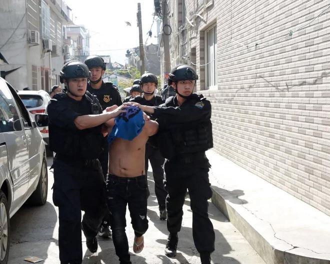 18年广东母亲报警称杀了自己儿子，法院：正当防卫，儿子强奸在先(1) 