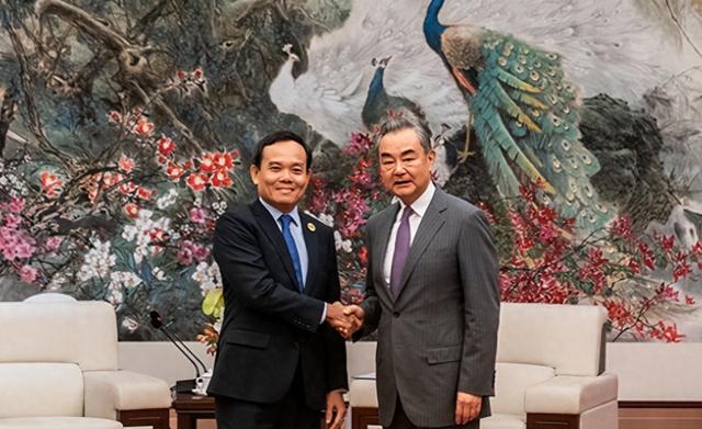拜登還沒上飛機，越南副總理先向王毅表態：中國的重要性無可比擬(2) 